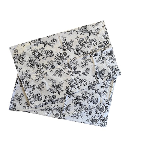 Ralph Lauren Cottage Hill Toile Floral Pillowcases Pair Black White Standard - Picture 2 of 8